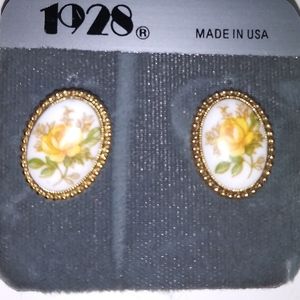 Vintage yellow floral earrings